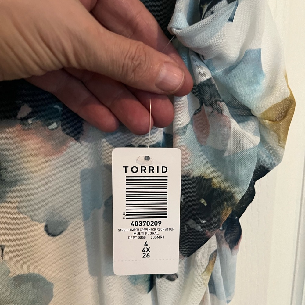 Torrid NWT multi colored floral shirt. 4 - Picture 8 of 10